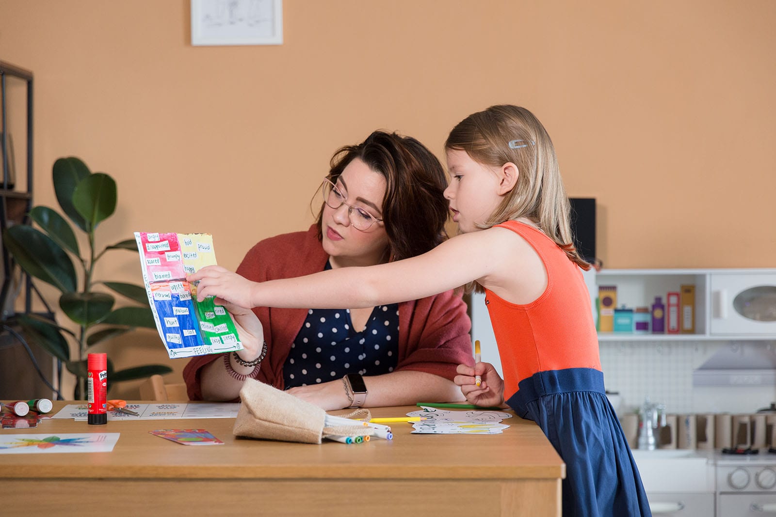 Susanna Nicol explaining the ruler mood meter chart to a little girl during an emotional intelligence (EQ) session.